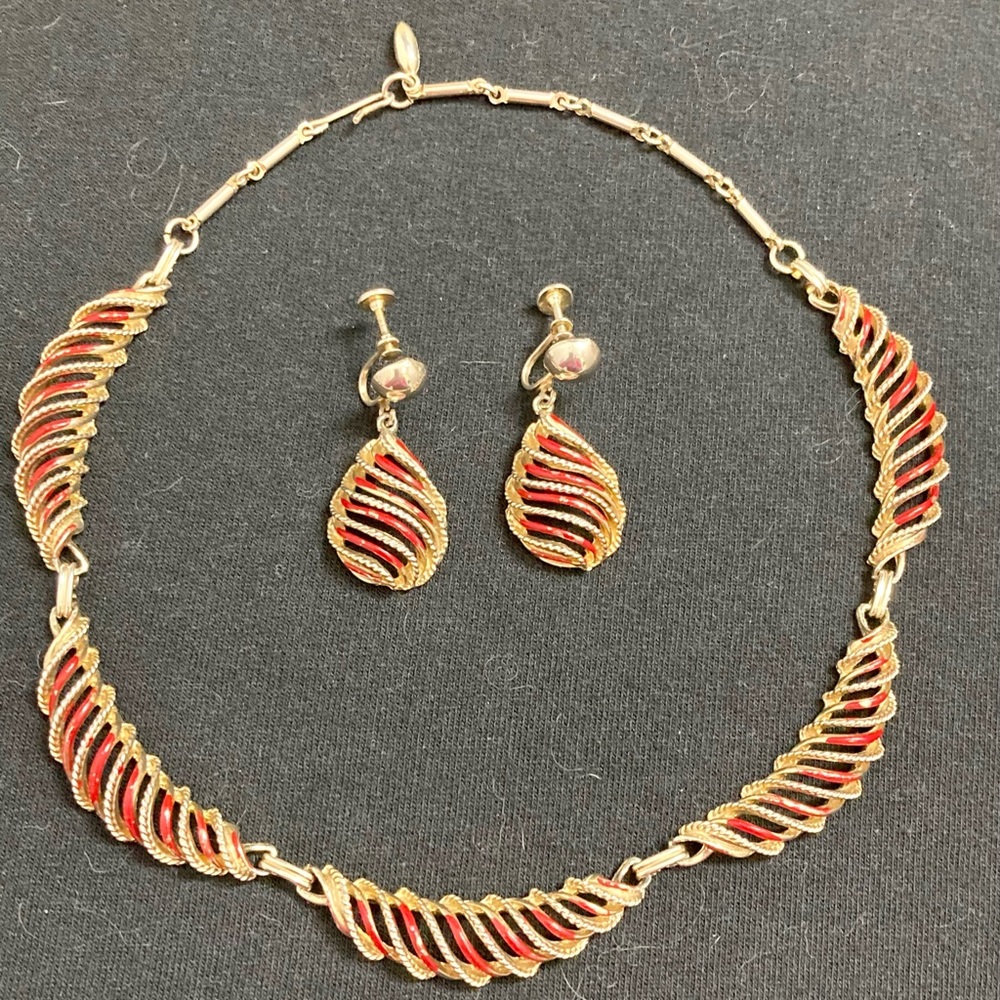 Vintage MONET Necklace & Screw Back Earring SET Textured LINKS